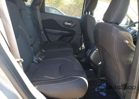 2016 Jeep Cherokee Latitude z USA, uszkodzony, nr VIN 1C4PJLCB3GW135961